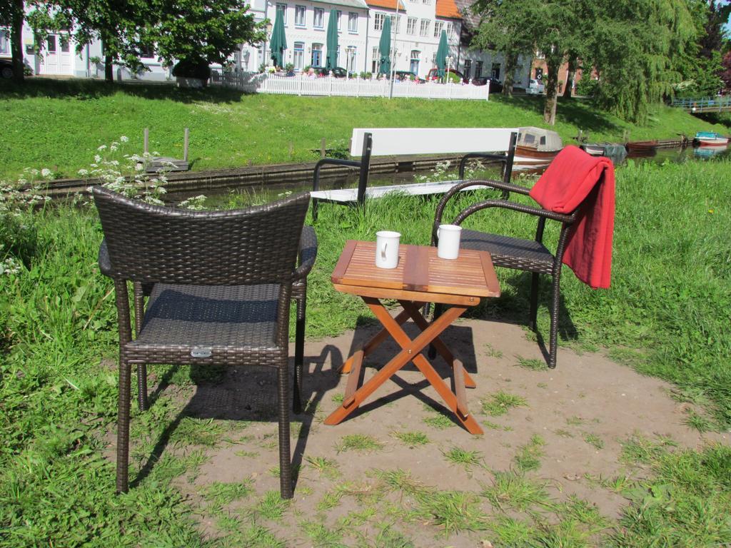 Apartments Im Froschhaus Mit Fruehstueckskuechen Friedrichstadt Eksteriør bilde