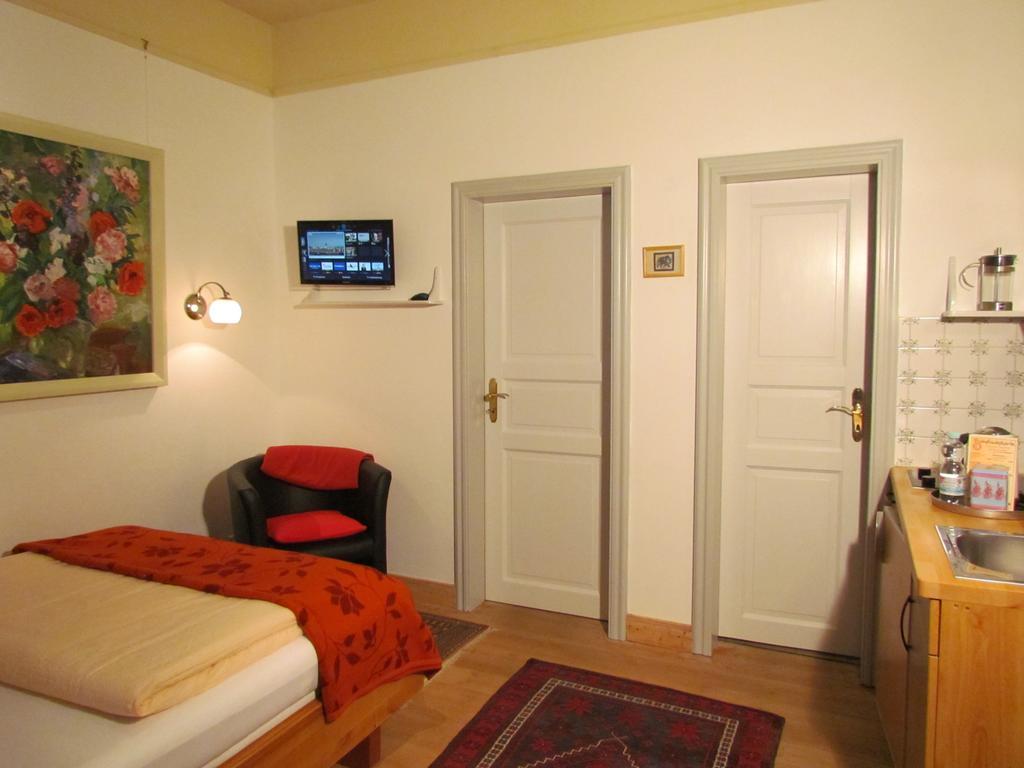 Apartments Im Froschhaus Mit Fruehstueckskuechen Friedrichstadt Rom bilde